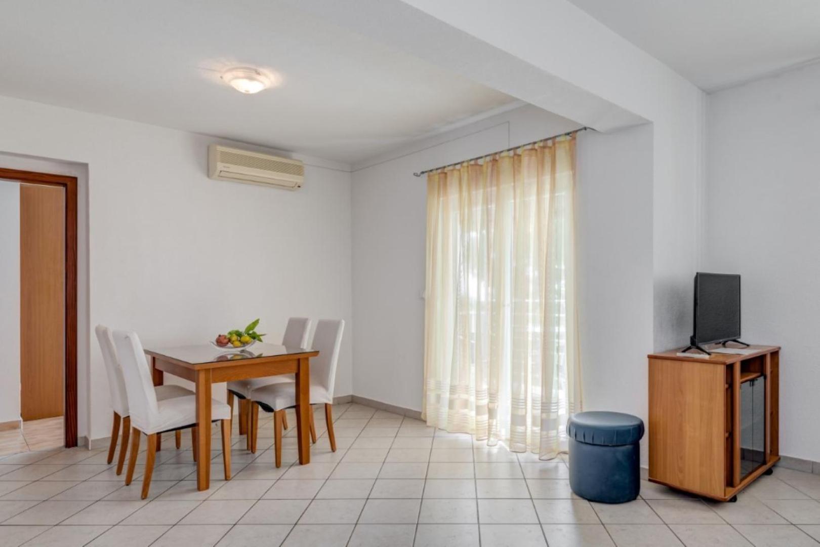 Ruza&Nikolina "1" Apartmani - Baška Voda Buitenkant foto